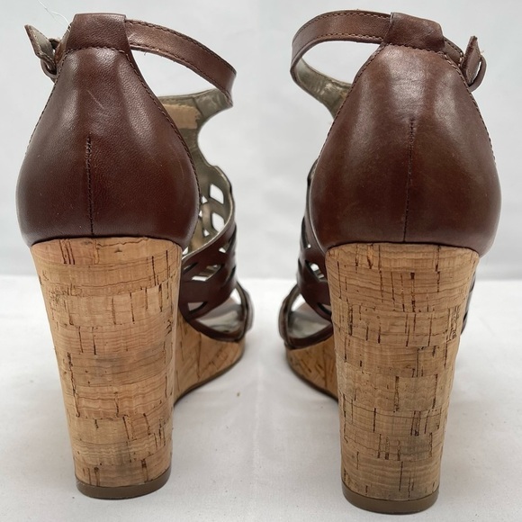 TAHARI Brown Leather Cutout Sandal Wedge Size 9M - Picture 6 of 9